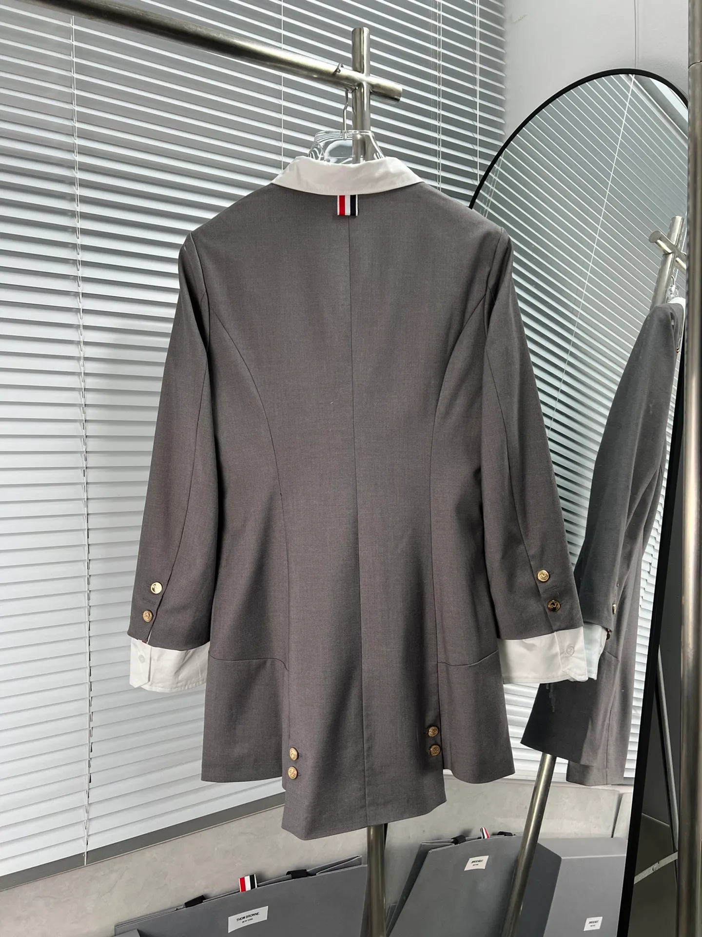 THOM BROWNE A ~ ， ， Versatile ， ， ， ， ， ，Versatile ， !! ， ， ， ， ~~ ， “ ” :Navy Blue Gray Sizes:1 2 3 S M L